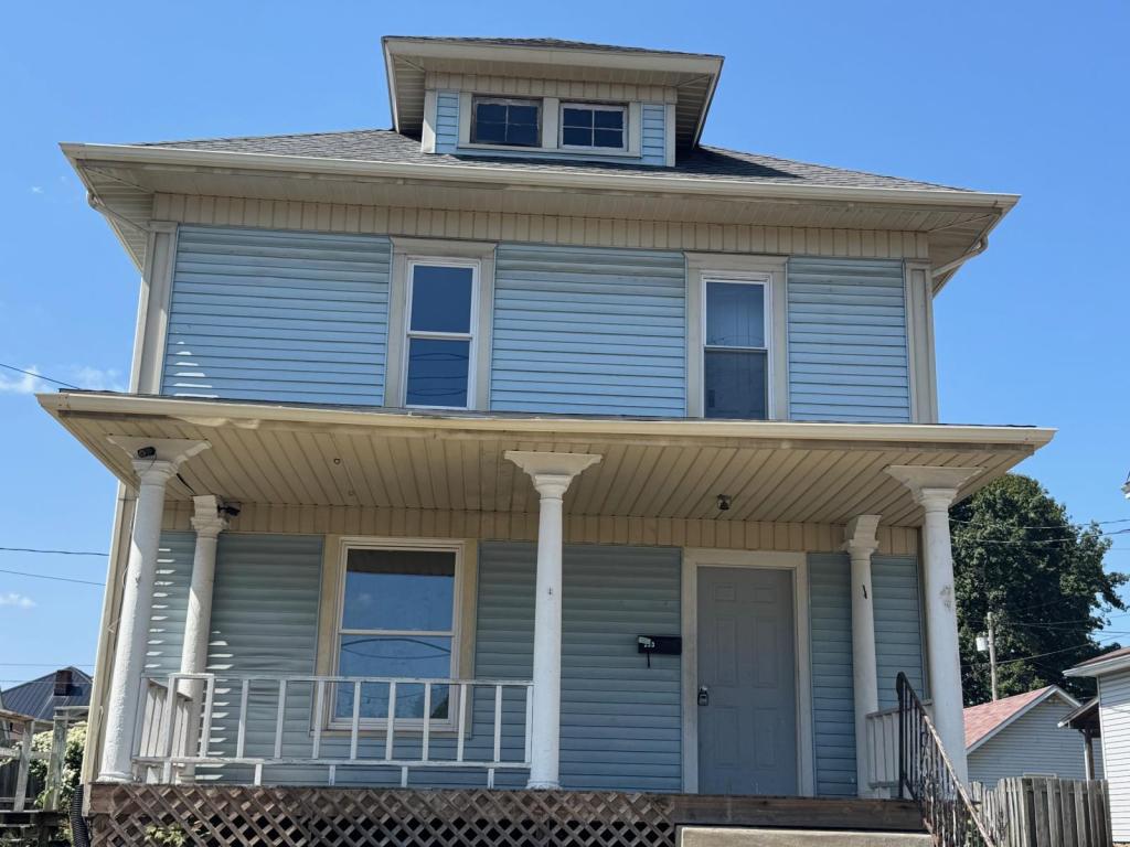 Primary picture of 233 S 10th St