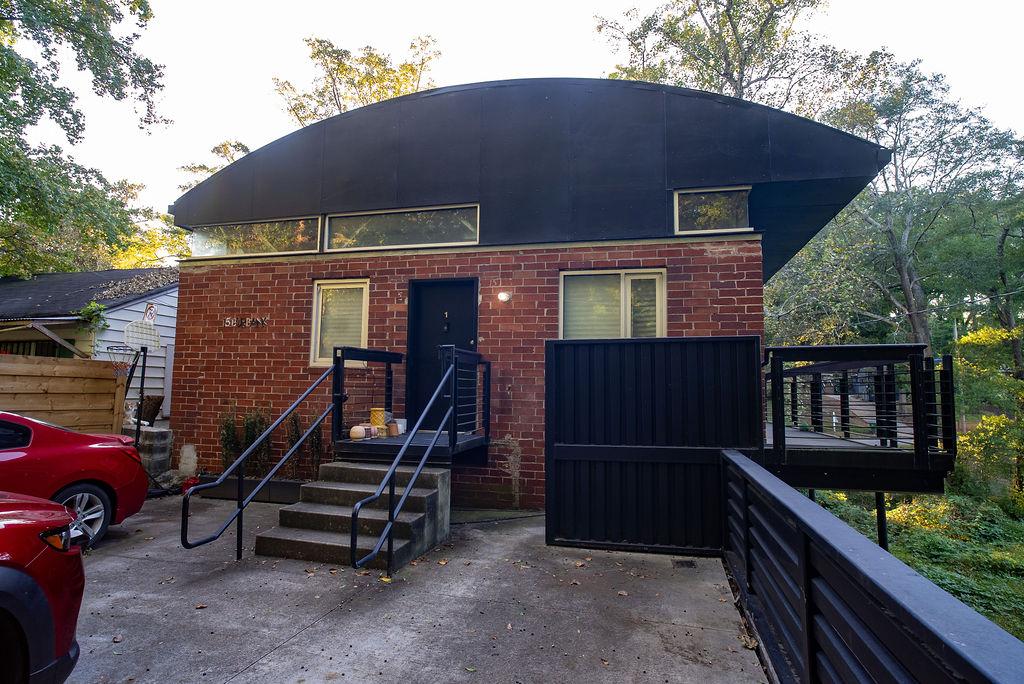 Primary picture of 15 Burbank Dr SW