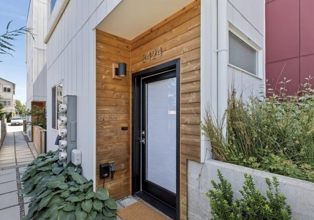 Primary picture of 3424 Renton Pl S