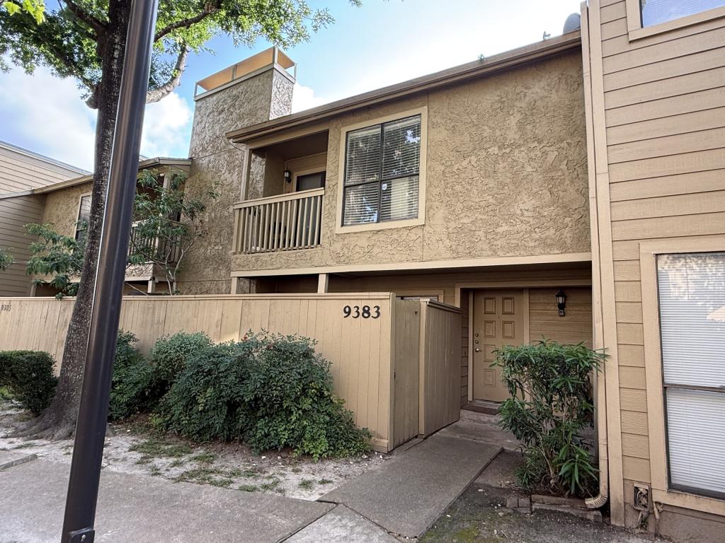 Primary picture of 9383 Pagewood Ln