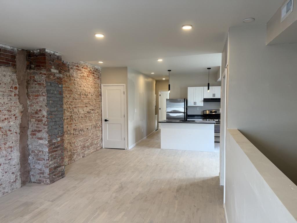 Primary picture of 221 N 65th St, unit 2