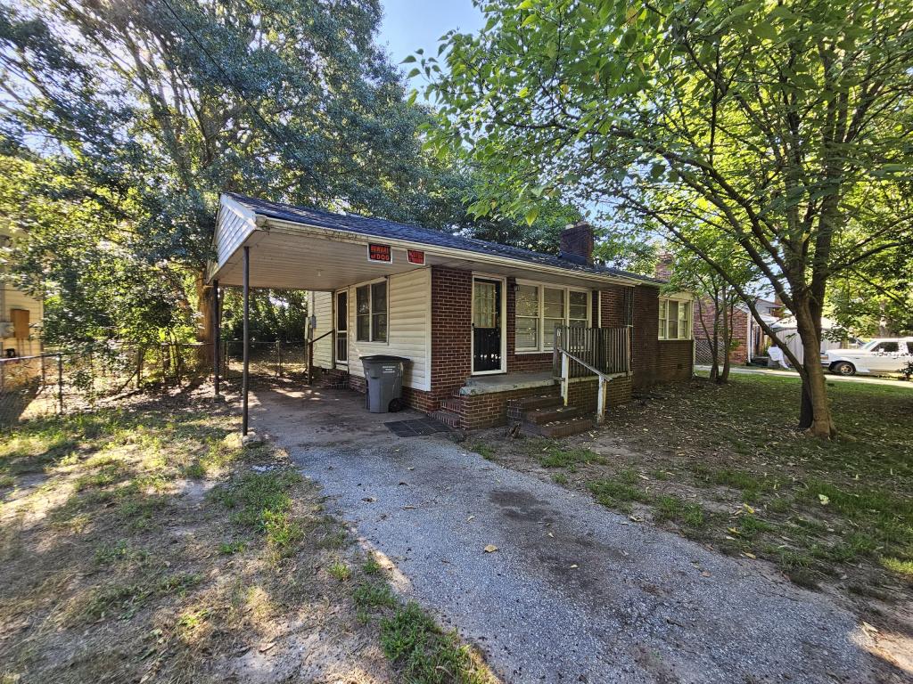 Primary picture of 7 Mayflower Avenue