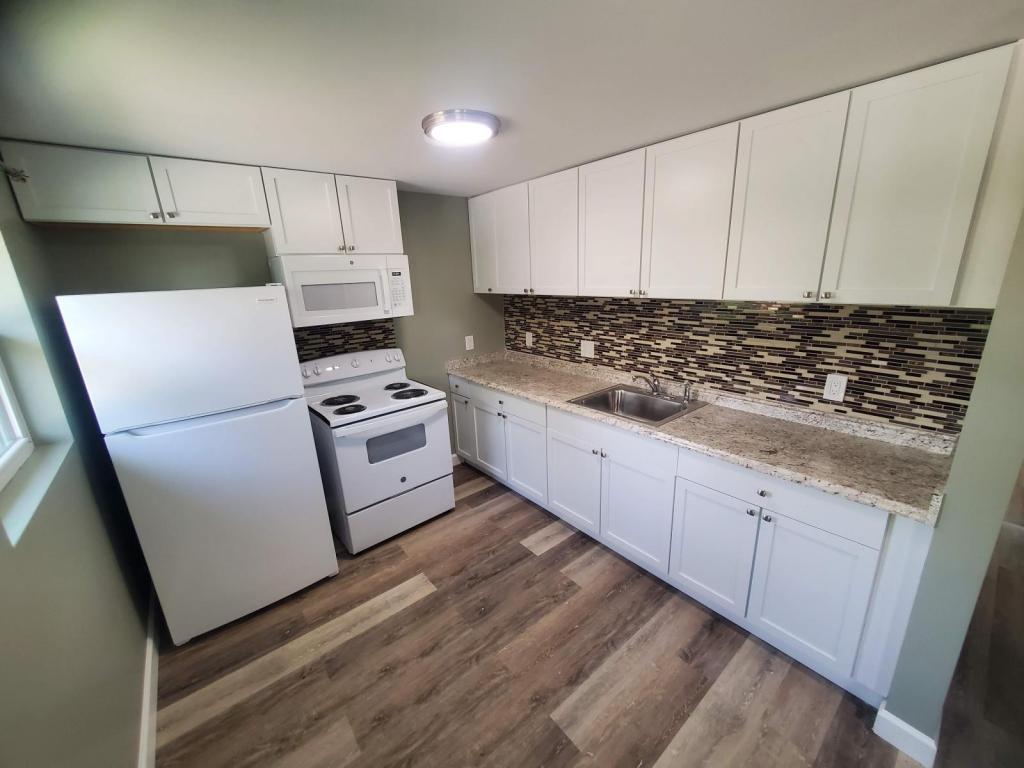 Primary picture of 207 W 12th St