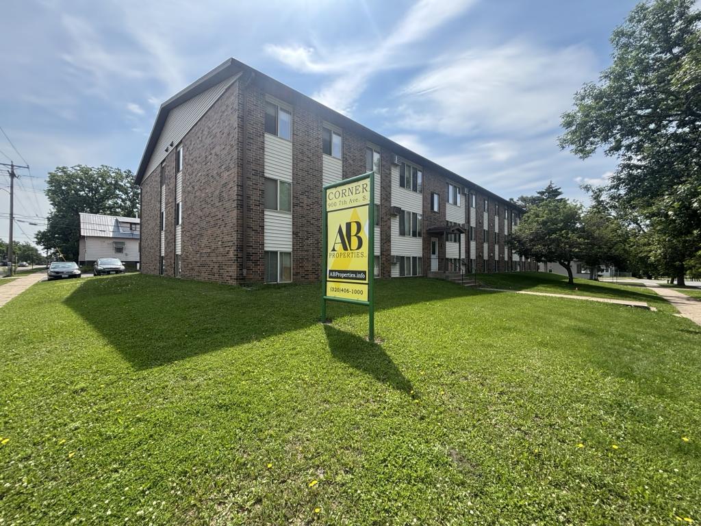Primary picture of 900 7th Ave S