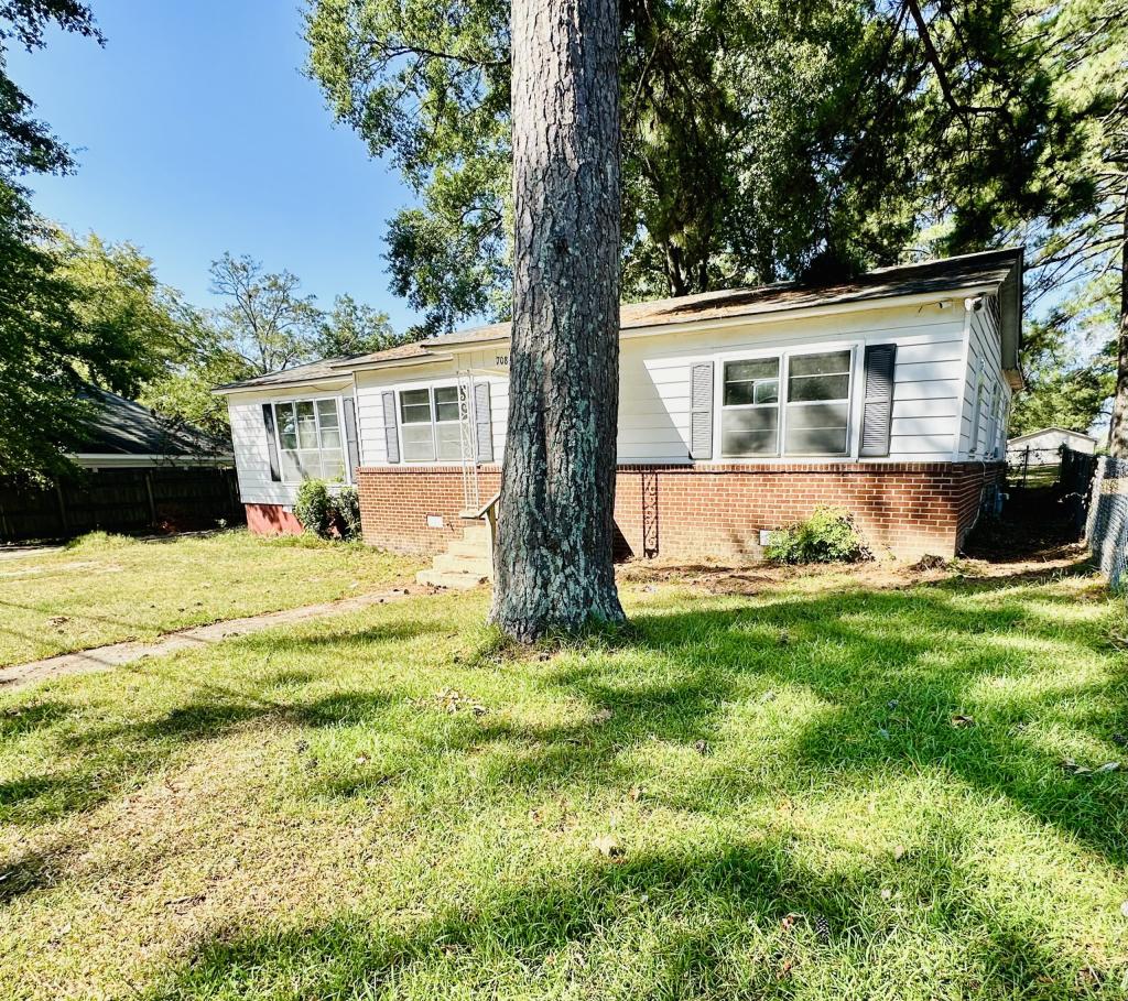 Primary picture of 708 Cherry Ln