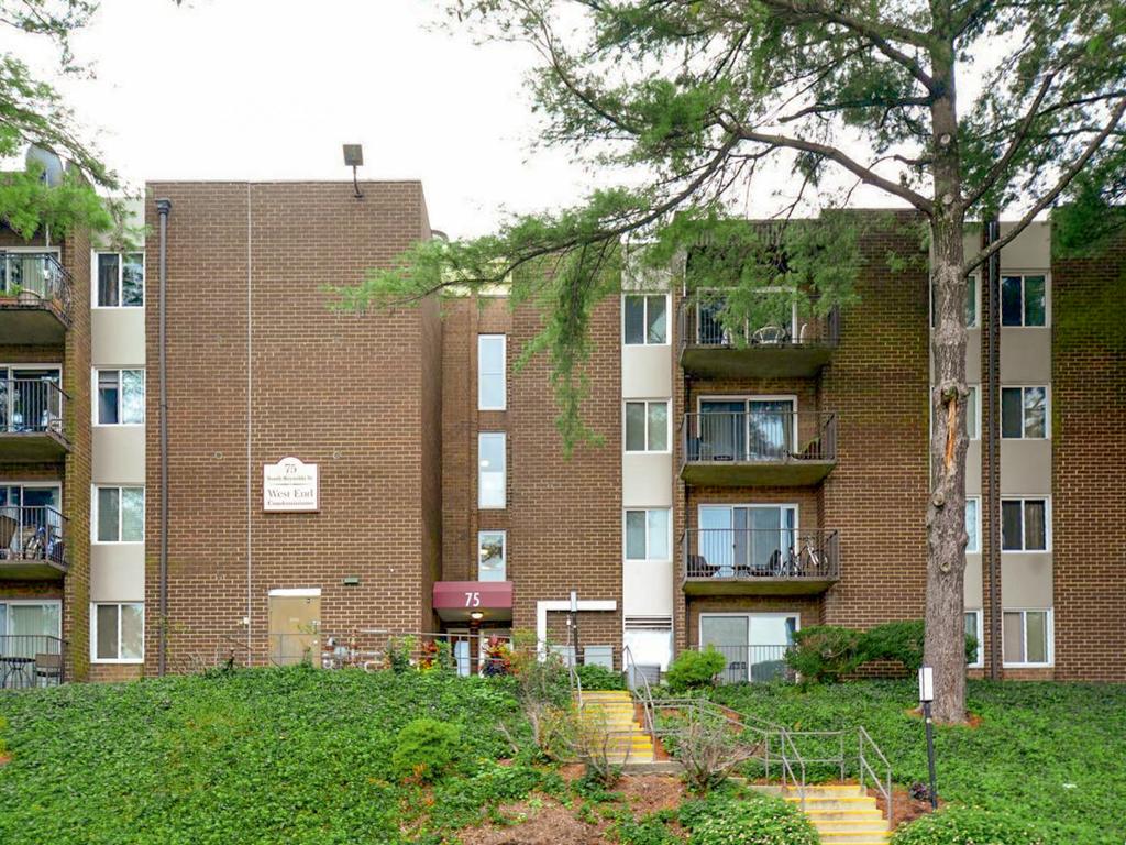 Primary picture of 75 S Reynolds St