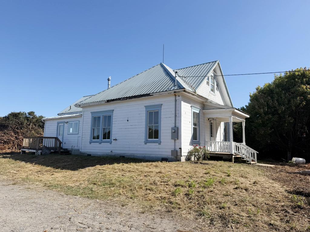 Primary picture of 2332 Cannibal Island Rd