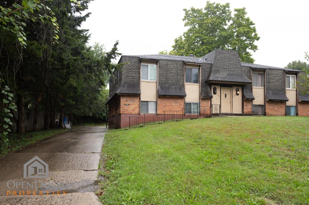Primary picture of 300 N 70th Terrace