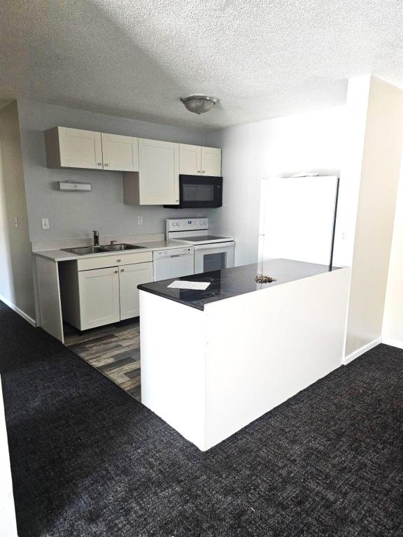 Primary picture of 1217 4th Ave S, Apt 202
