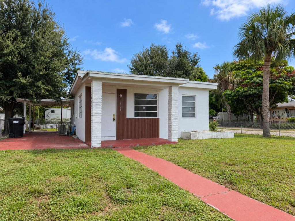 Primary picture of 1525 NE 154 St