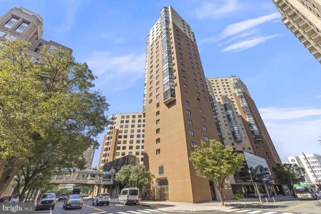Primary picture of 900 N Stafford St