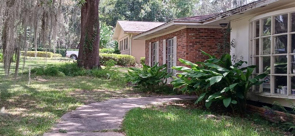 Primary picture of 4210 SW 5th Ave