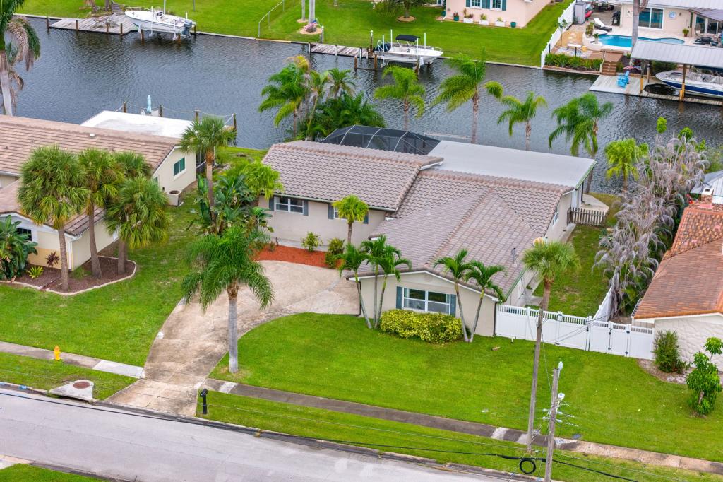 Primary picture of 187 Jamaica Dr