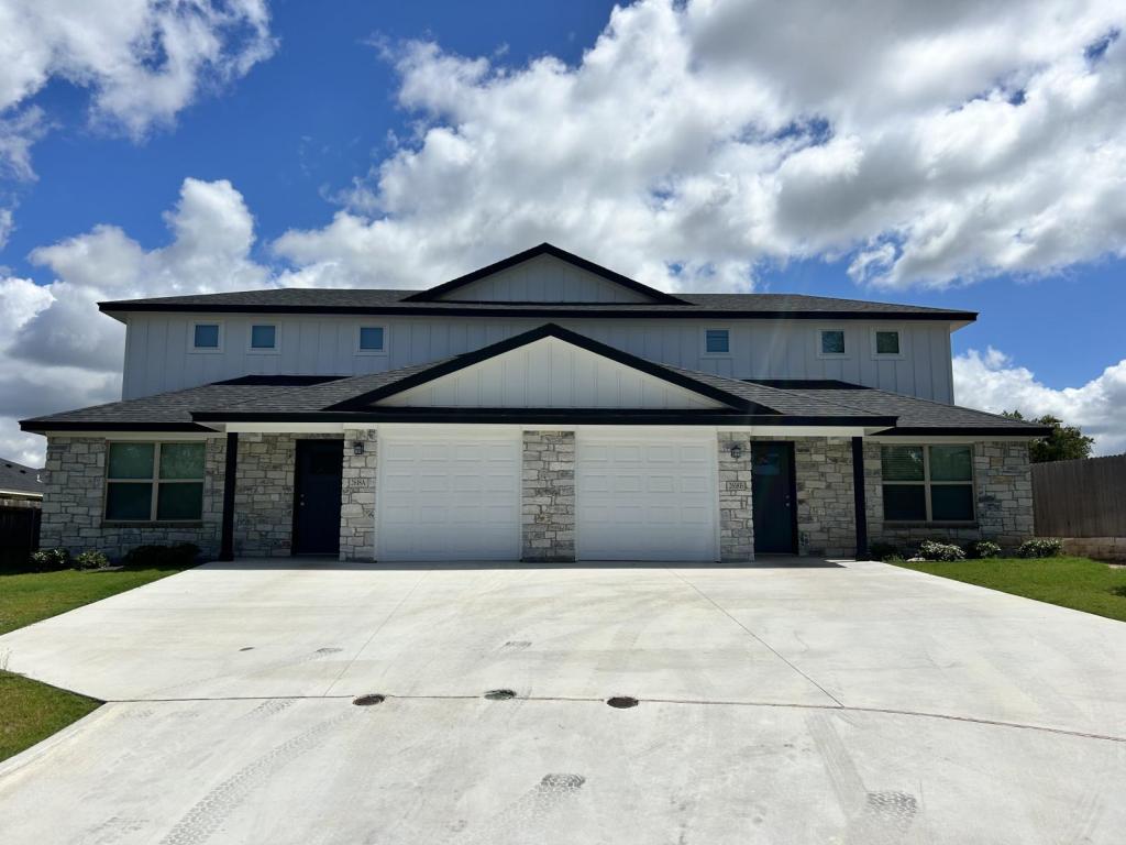 Primary picture of 2618 Leroy Ln