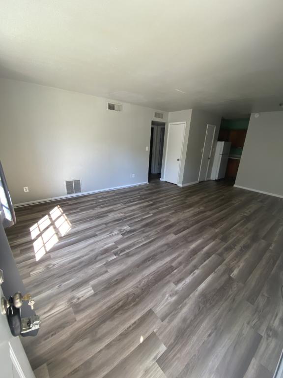 Primary picture of 400 N 13th St