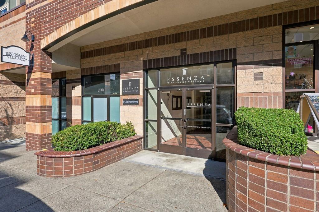 Primary picture of 15325 NW Central Drive, Unit 304