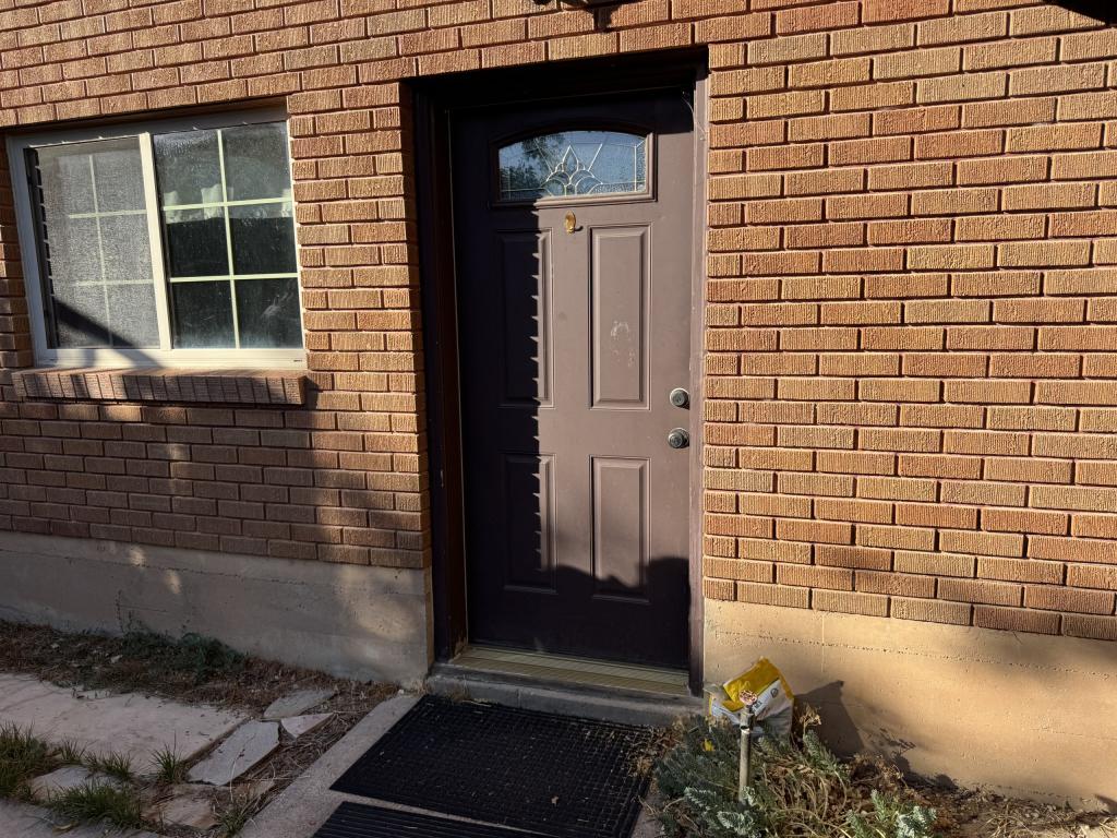 Primary picture of 525 W Elberta Dr