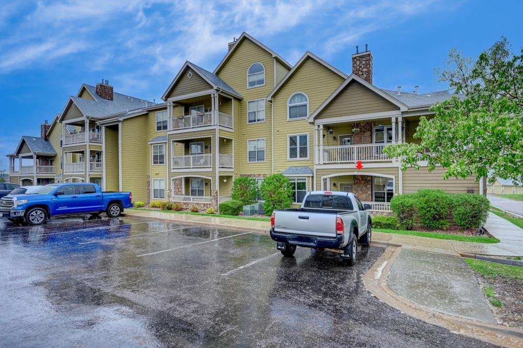 Primary picture of 6009 Castlegate Dr W