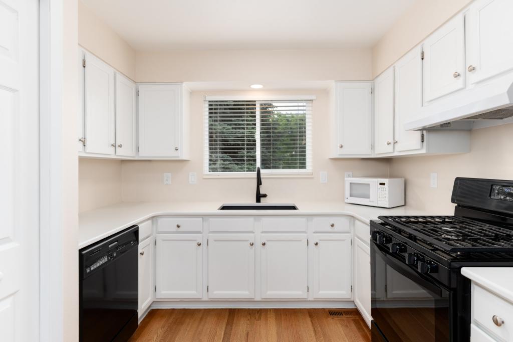 Primary picture of 1424 S Sierra Dr