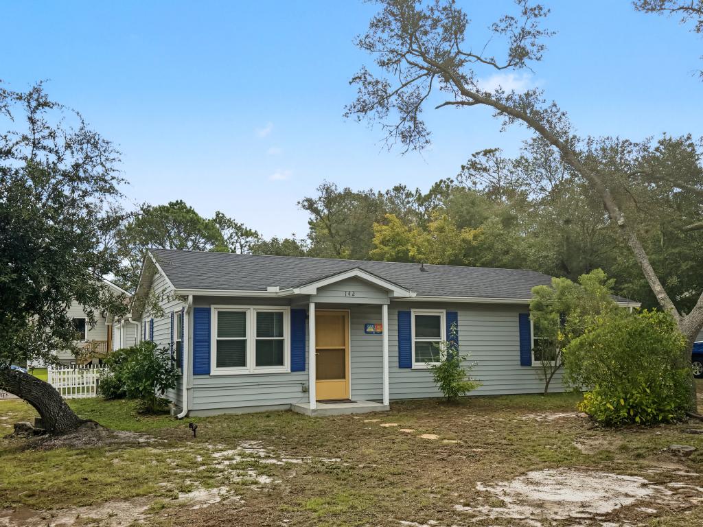 Primary picture of 142 NE 38th St