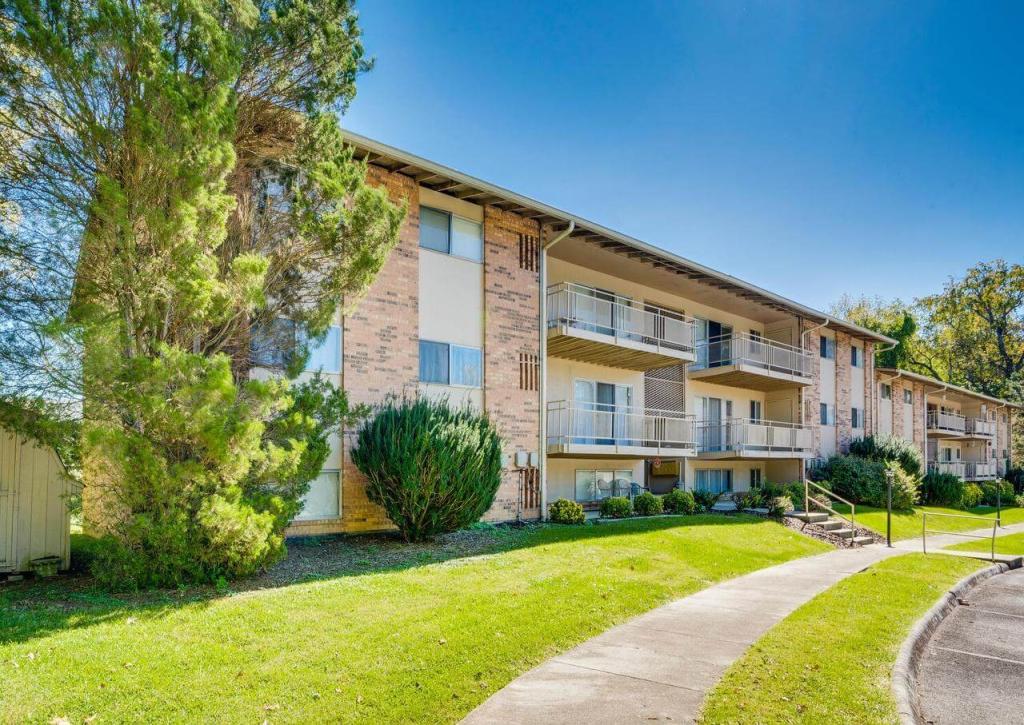 Primary picture of 1085 Carriage Cir, apt 204