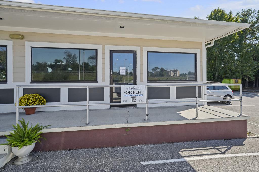 Primary picture of 4870-B Long Beach Rd