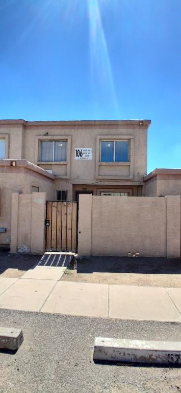 Primary picture of 4413 E Riverside St