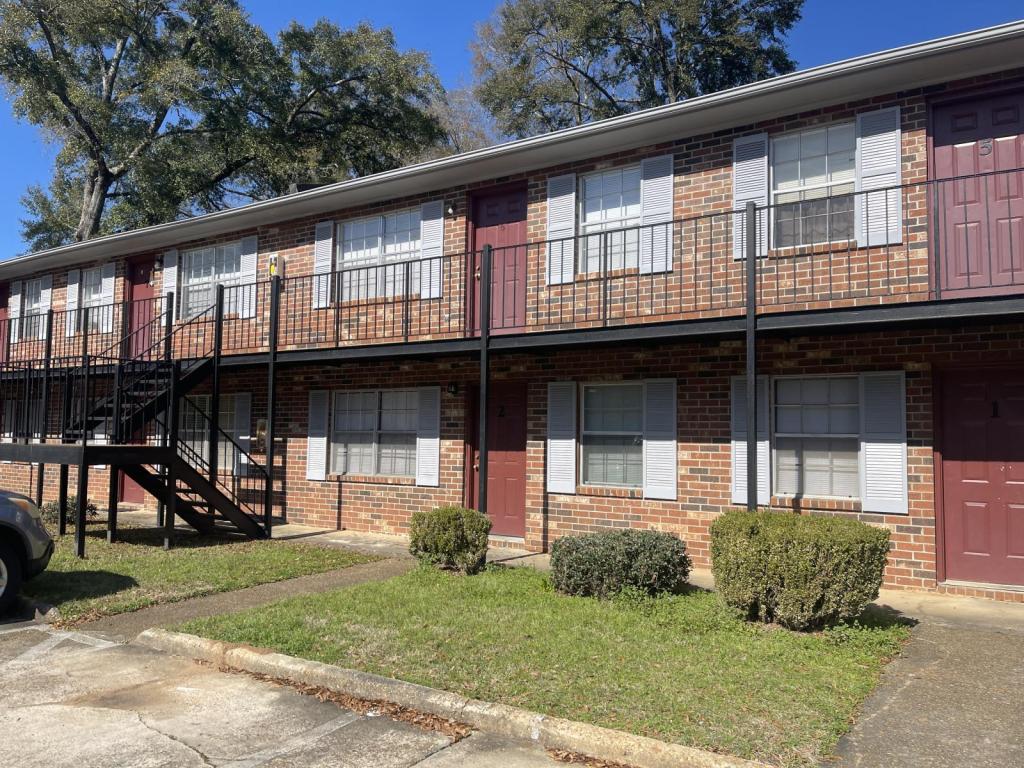 Primary picture of 300 W. BRUNSON #2