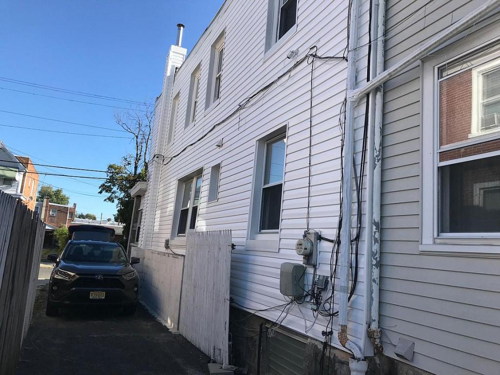 Primary picture of 628 Magee Ave
