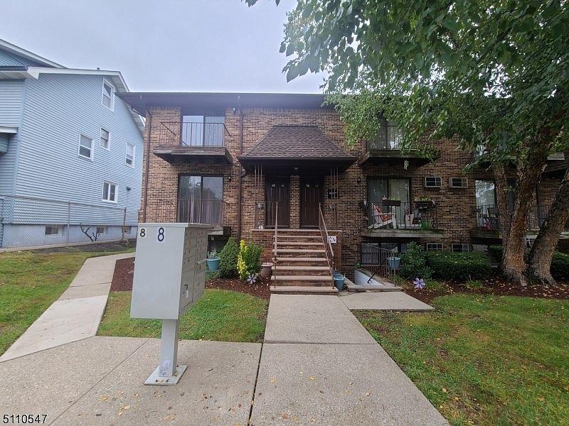 Primary picture of 8 Sewall Ave