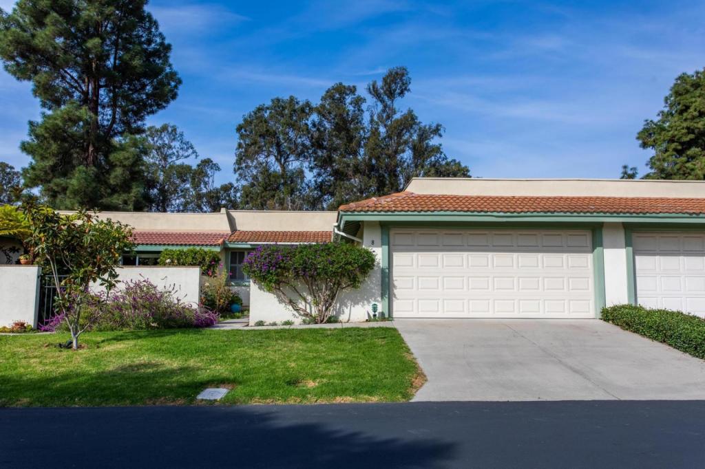 Primary picture of 8 La Cumbre Cir