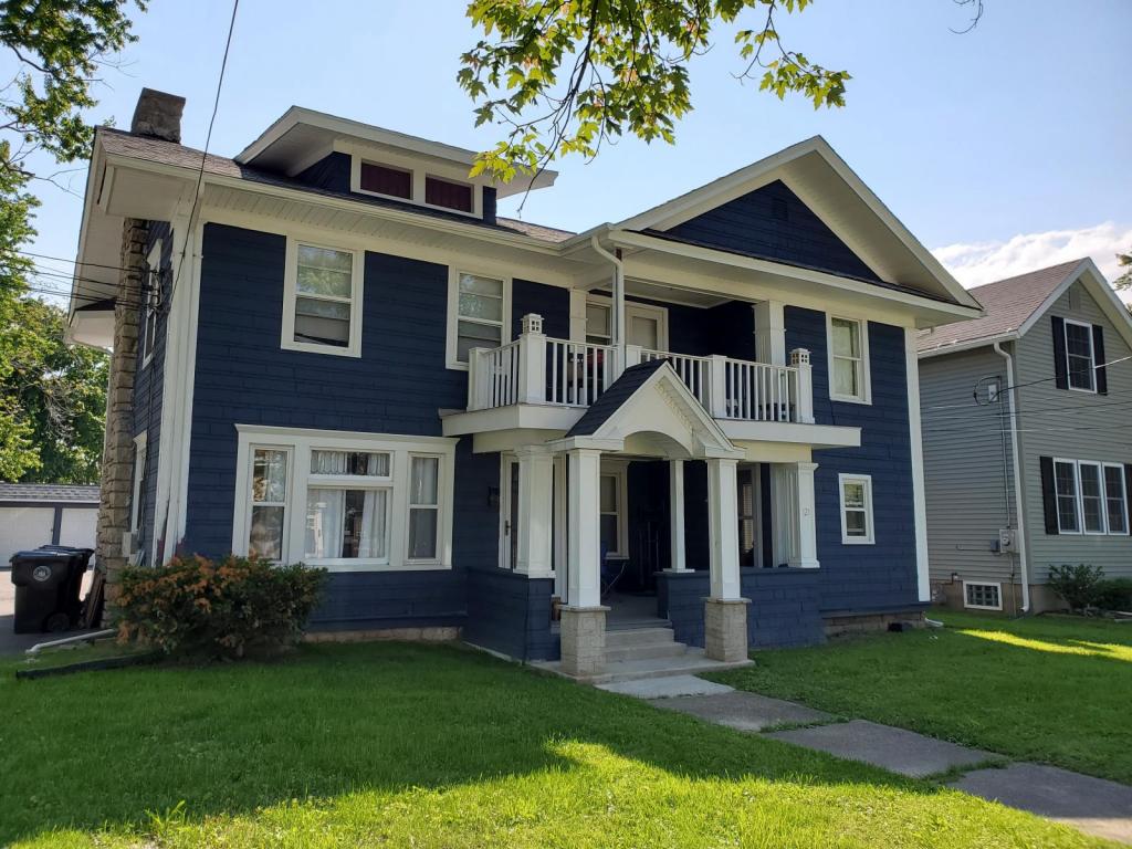 Primary picture of 121 Clinton St