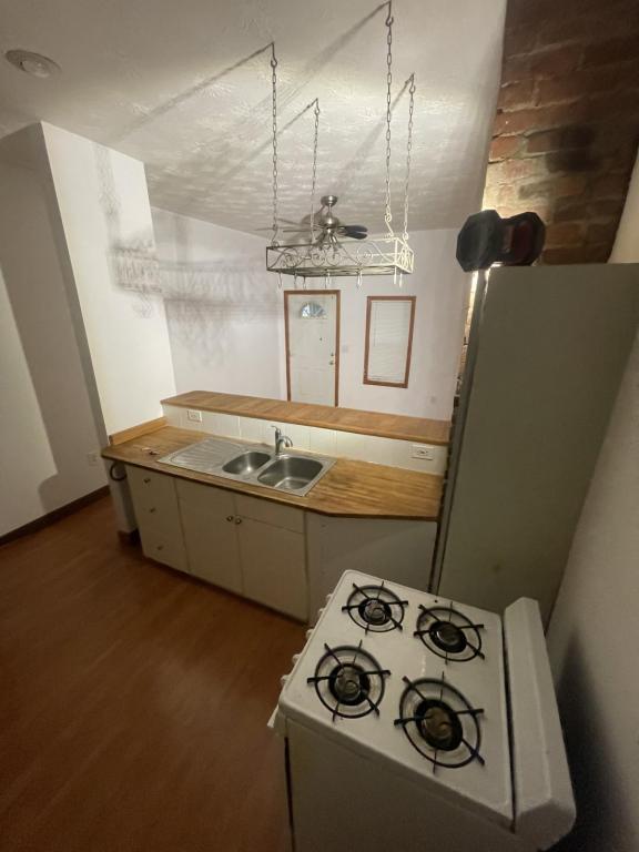 Primary picture of 2359 W 5th St