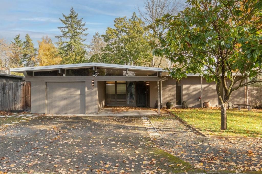 Primary picture of 7190 SW 105th Ave