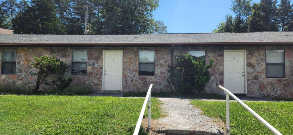 Primary picture of 3315 Blythes Ferry Road #1