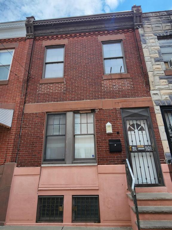 Primary picture of 2327 S Rosewood St