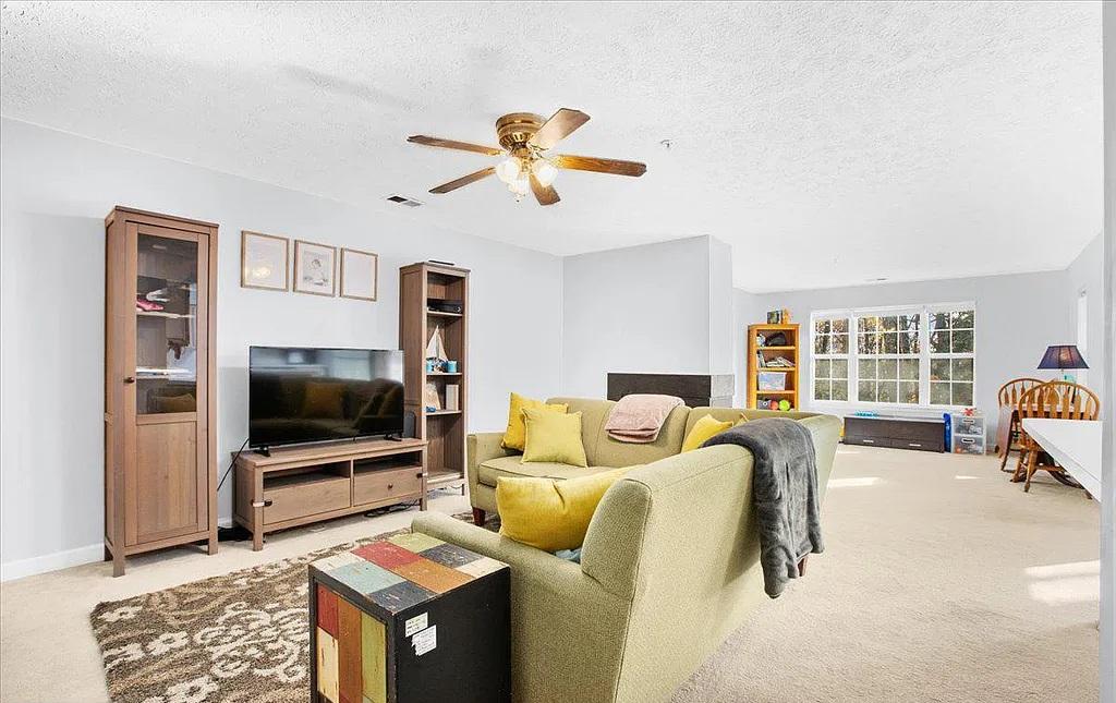 Primary picture of 613 Admiral Dr