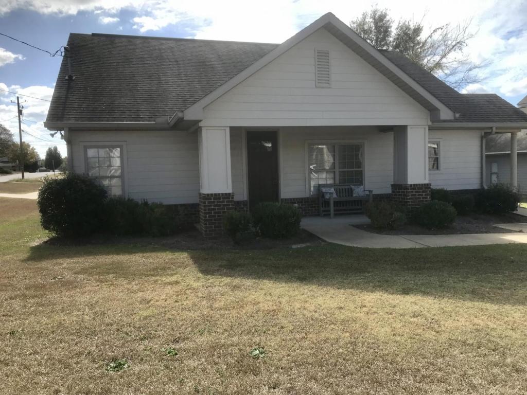 Primary picture of 309 17th Street E