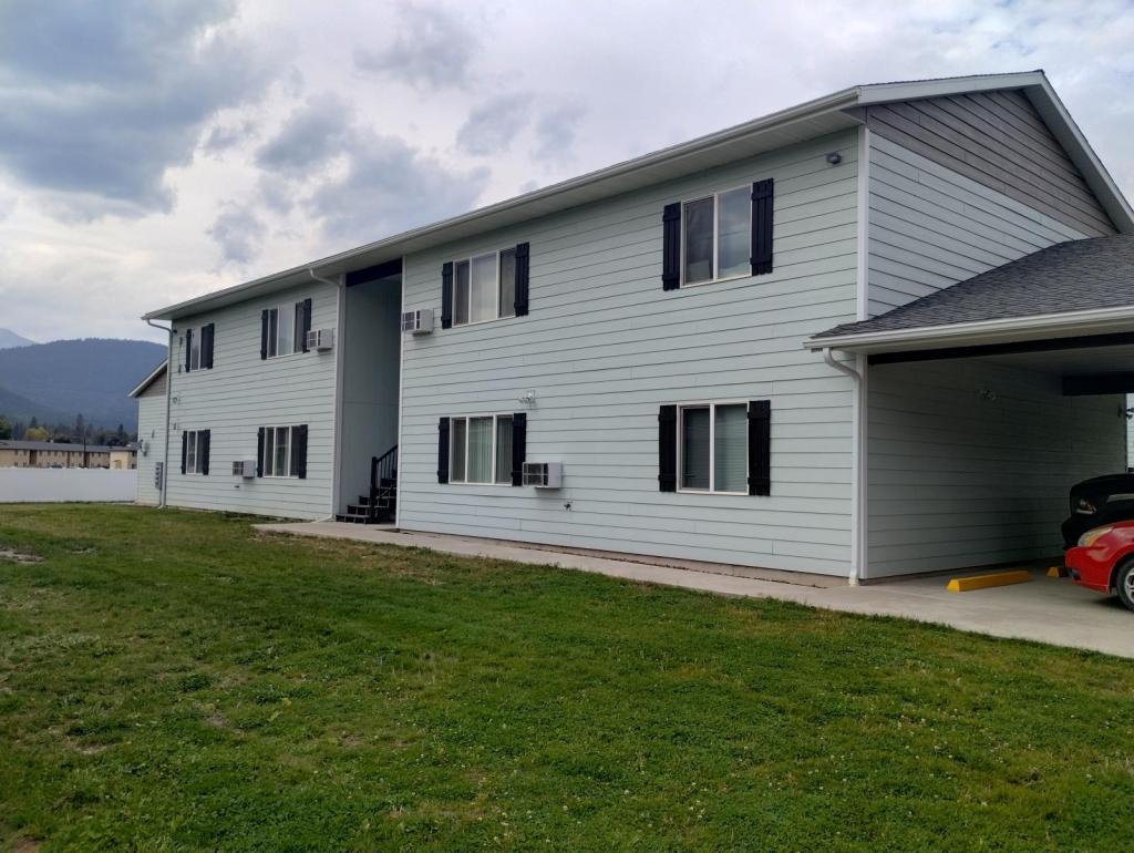 Primary picture of 352 Commerce Way, Libby