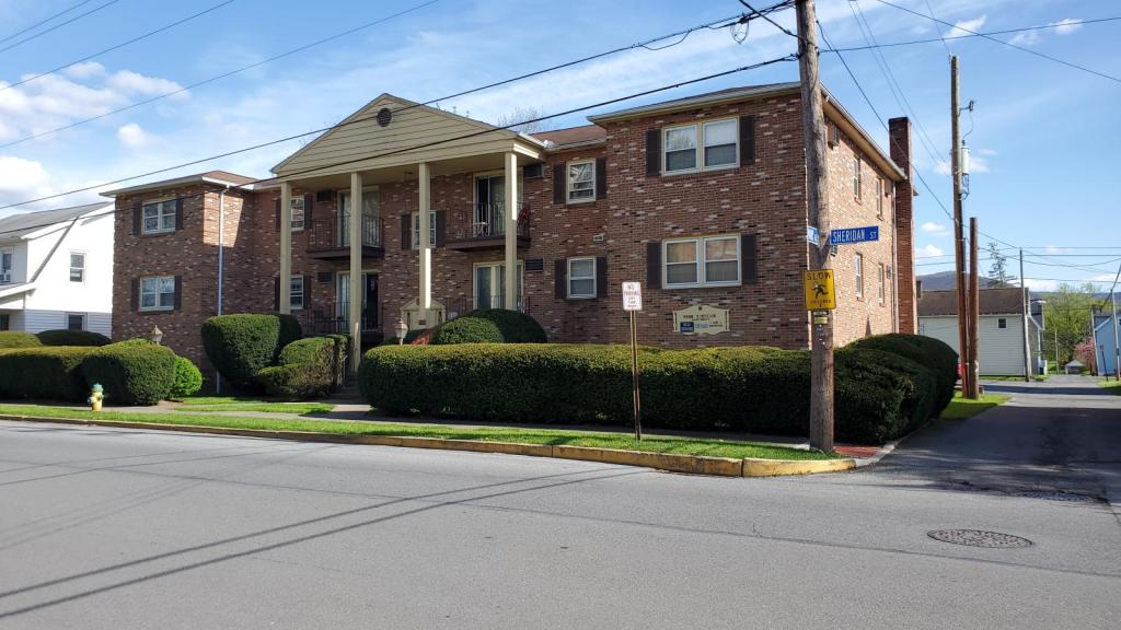 Primary picture of 938 Sheridan St #8