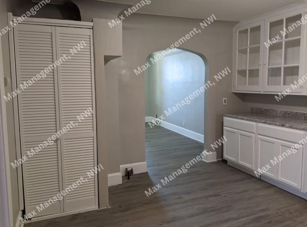Primary picture of 2432 White Oak Ave