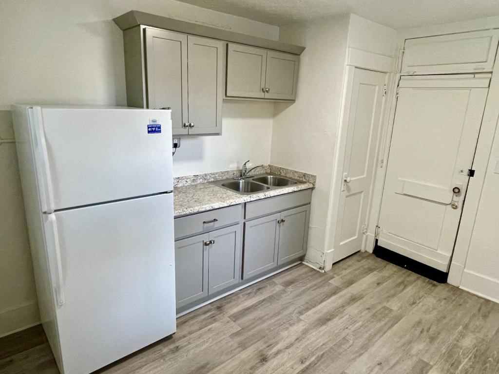 Primary picture of 138 7th St, unit #8