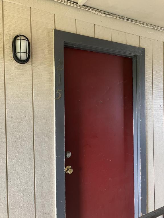 Primary picture of 615 NELRAY BLVD #215