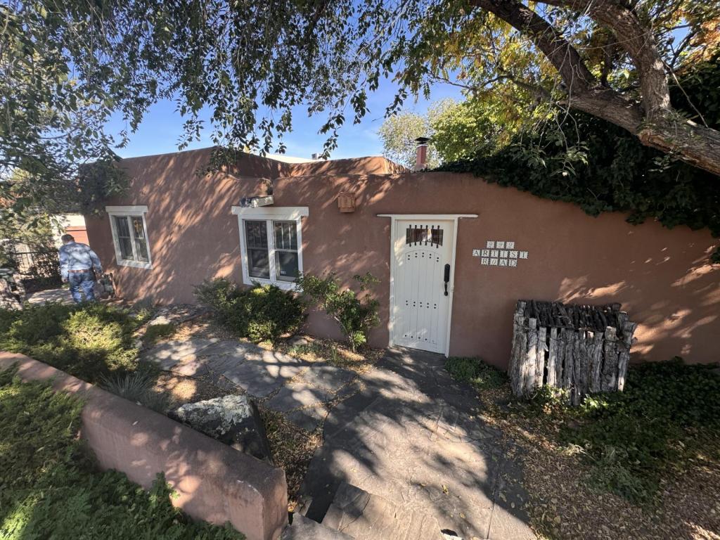 Primary picture of 222 Artist Rd