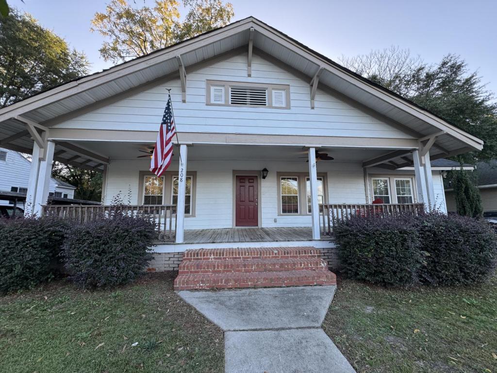 Primary picture of 208 S Dargan St