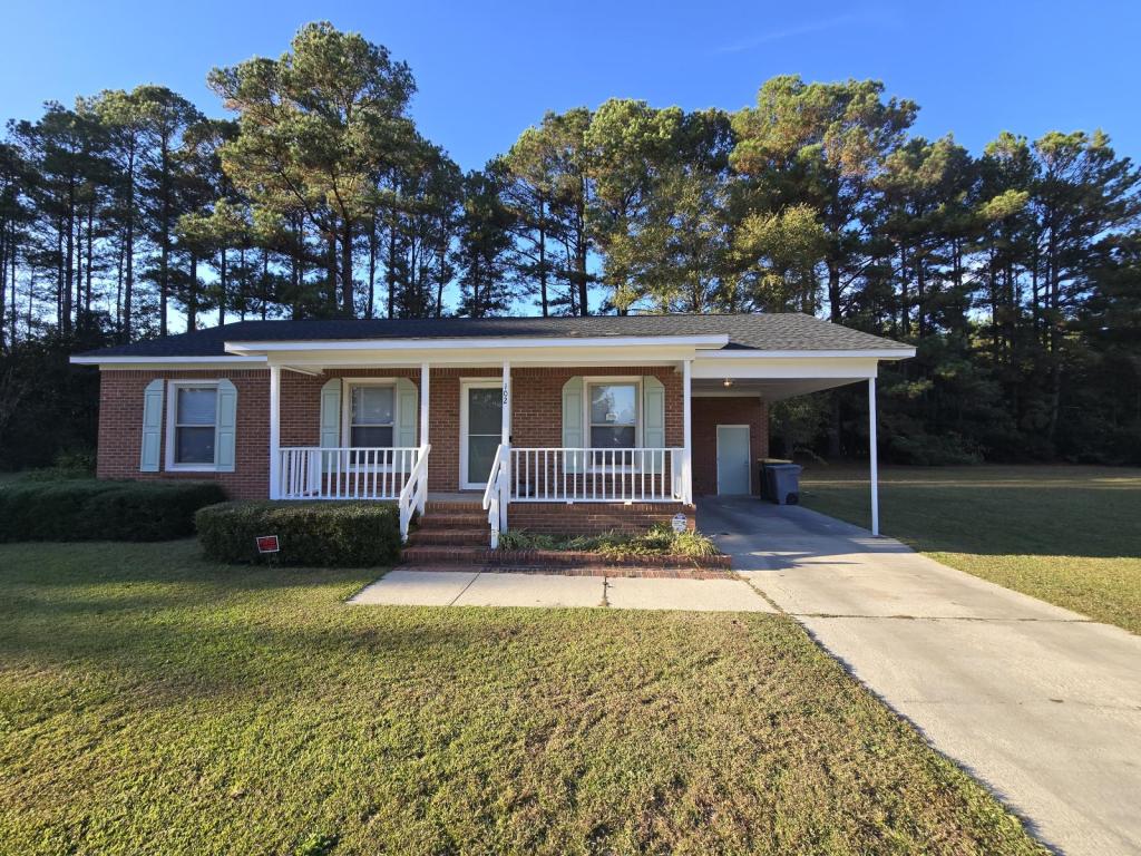 Primary picture of 102 Dallas St