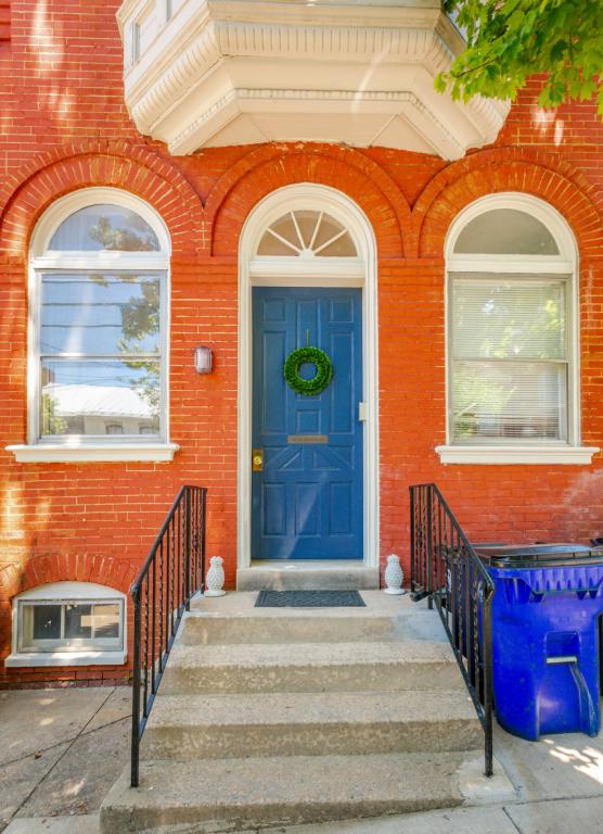 Primary picture of 123 W Church St