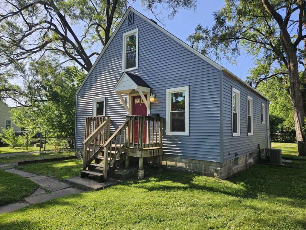 Primary picture of 2430 81st St