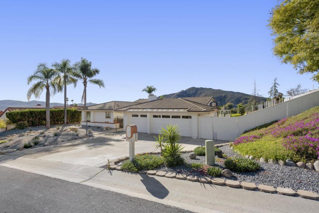 Primary picture of 3515 Lomas Serenas Dr