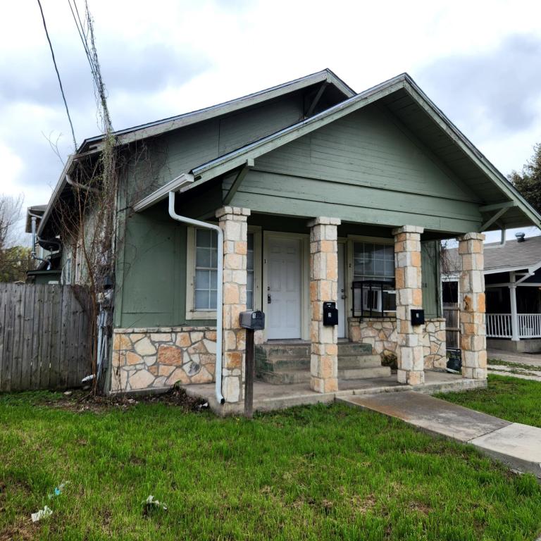 Primary picture of 318 Aransas Ave, 1